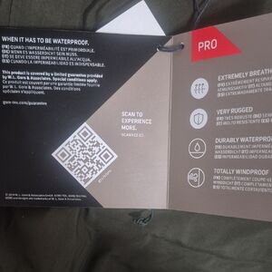 GORE-TEX Men's Swim Rash Guard - Black